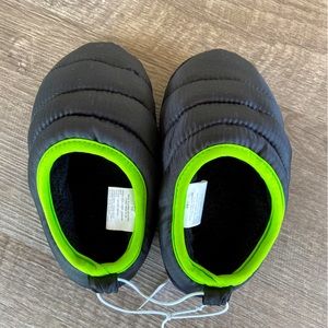 4/$16 NWT Slippers - Old Navy - Size Small (10/11 Toddler)